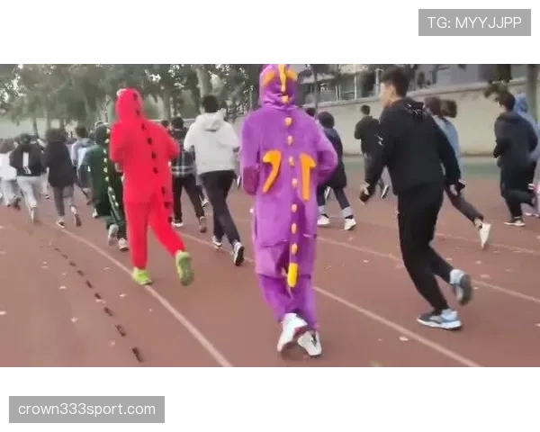 陆光祖早上五点起床跑步,晚上拎名牌逛街,活成两个人 陆光祖早上五点起床跑步,晚上拎名牌逛街,活成两个人